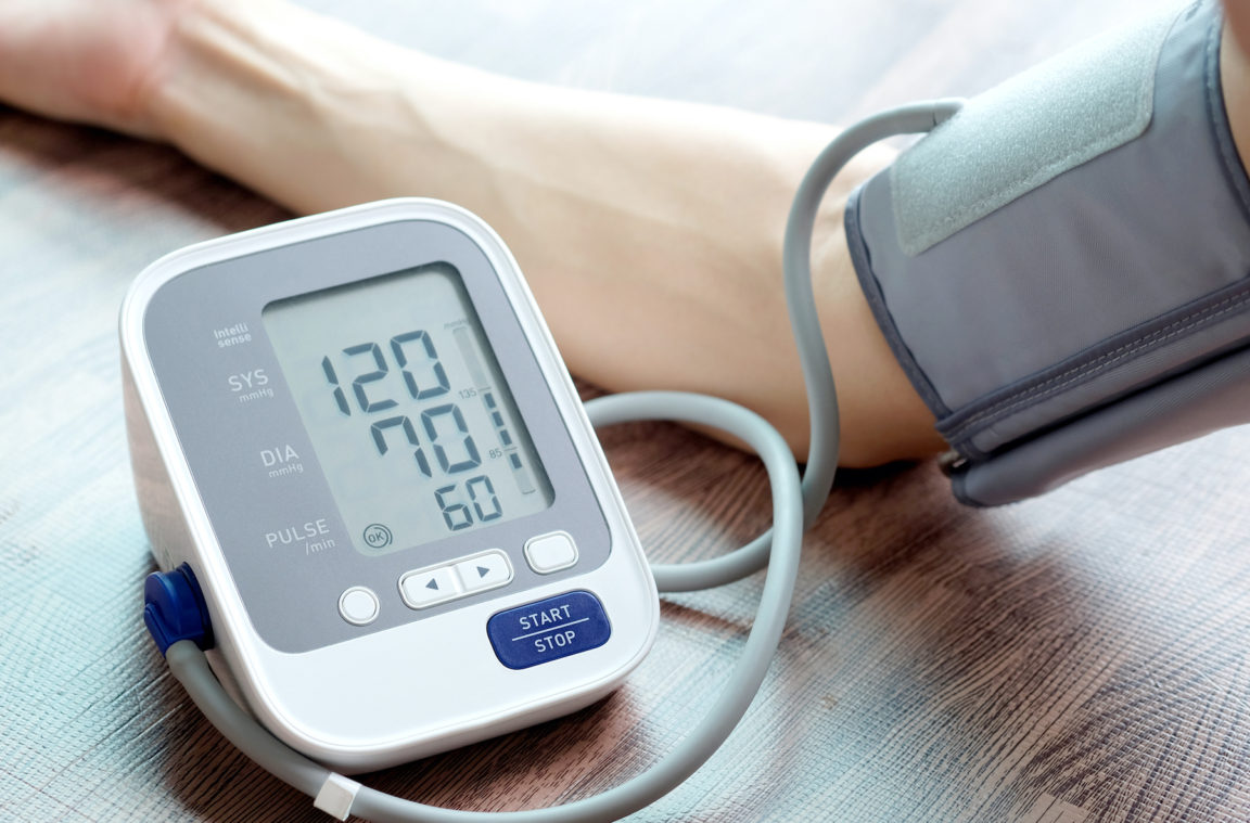 تعرف على 7 من أفضل أجهزة لقياس ضغط الدم لعام 2021 - عالم الصحة
